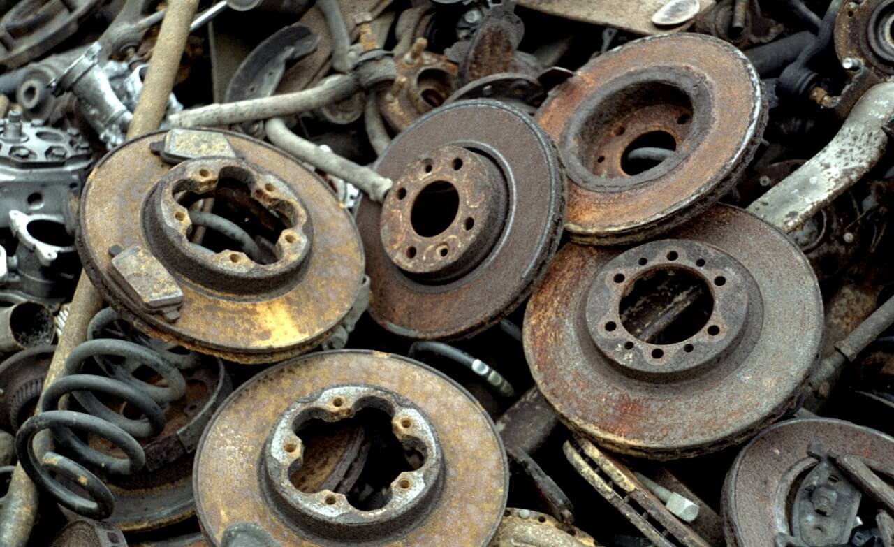 Various scrap car parts organized on shelves.